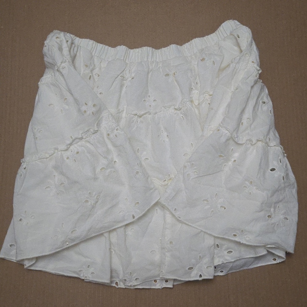 White Arizona Jean Company Ruffled Floral Skirt